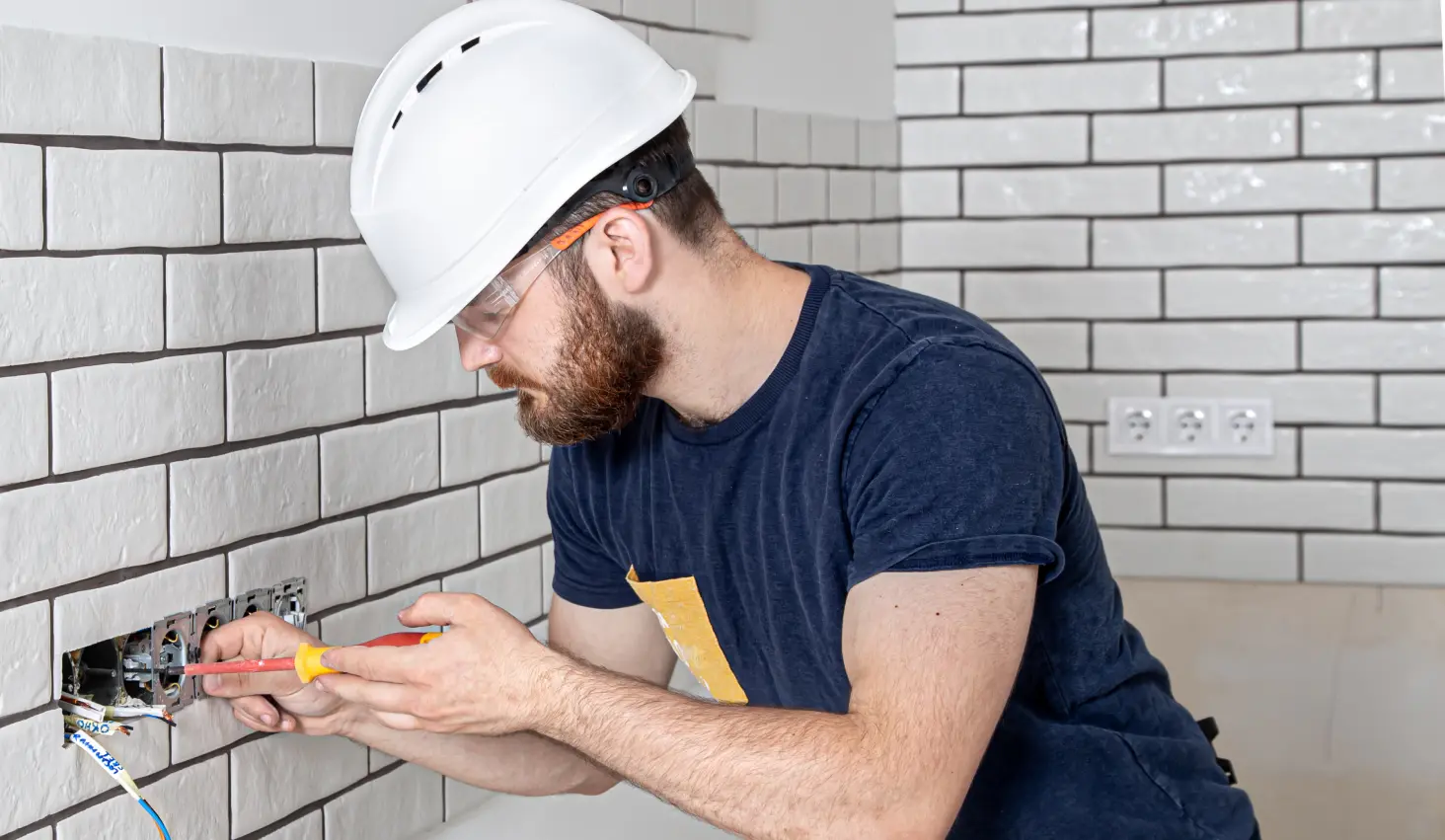 How to Troubleshoot Common Electrical Problems at Home Before Calling an Electrician